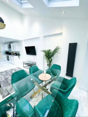 Modern Luxury 2 Bed with Parking
